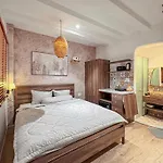 H\'Homestay Quan 1 - N10